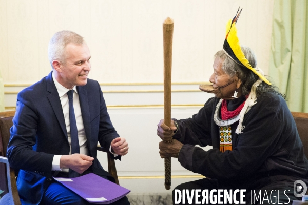 François de RUGY reçoit Raoni METUKTIRE chef Kayapo.