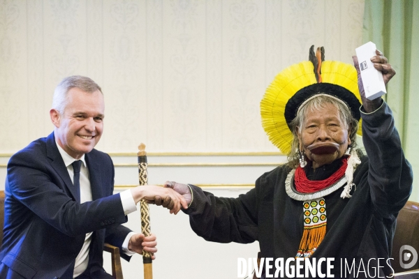 François de RUGY reçoit Raoni METUKTIRE chef Kayapo.