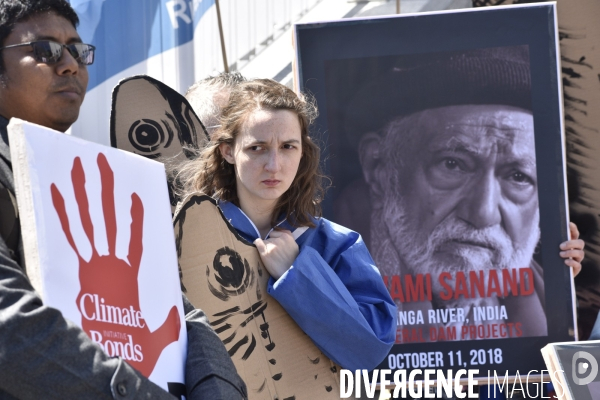 Action HYDRODESASTRE, l imposture des barrages  verts . HYDRODESASTRE, the imposture of  green  dams.