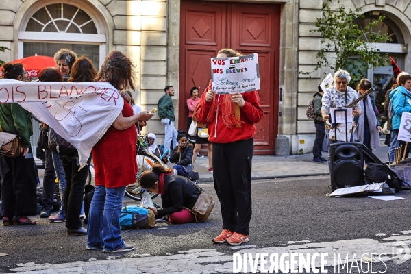 Manifestation contre la reforme Blanquer devant le senat