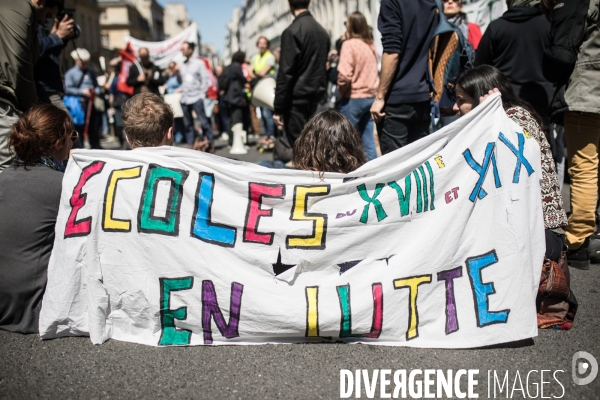 Rassemblement face au sénat contre la loi Blanquer