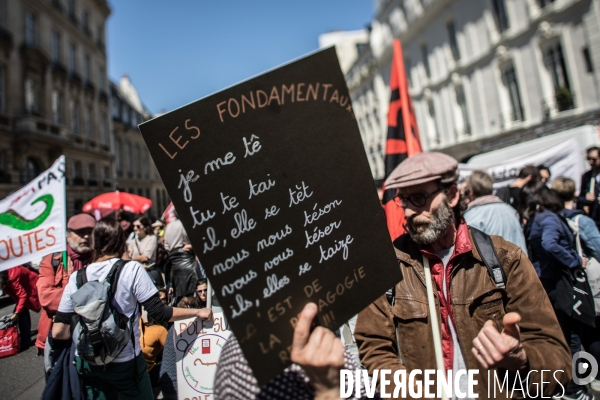 Rassemblement face au sénat contre la loi Blanquer