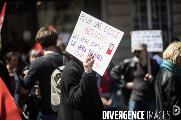 Rassemblement face au sénat contre la loi Blanquer