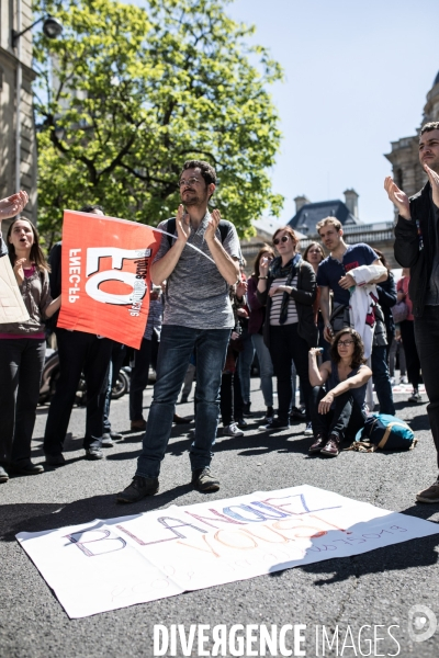 Rassemblement face au sénat contre la loi Blanquer