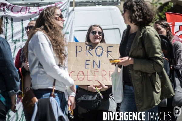 Rassemblement face au sénat contre la loi Blanquer