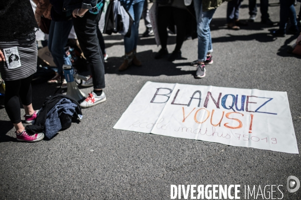 Rassemblement face au sénat contre la loi Blanquer