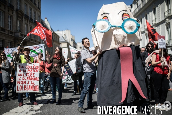 Rassemblement face au sénat contre la loi Blanquer