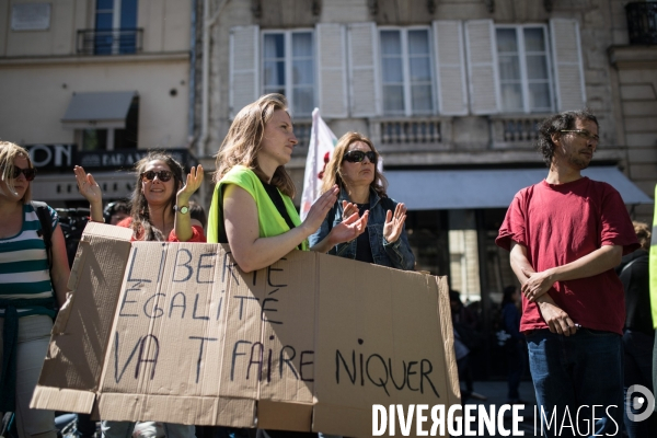 Rassemblement face au sénat contre la loi Blanquer