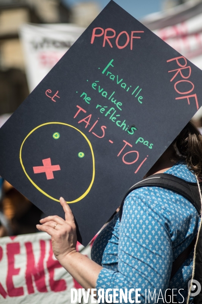 Rassemblement face au sénat contre la loi Blanquer