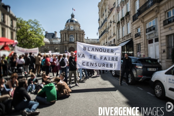 Rassemblement face au sénat contre la loi Blanquer