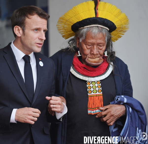 Emmanuel MACRON reçoit le Cacique Raoni METUKTIRE