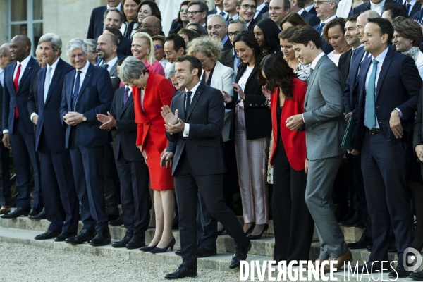 Photo de famille du lancement de l appel de Christchurch à l Elysée.