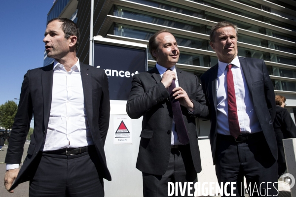 Conférence de presse de Dupont-Aignan, Lagarde et Hamon devant le siège de France TV