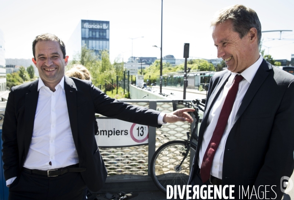 Conférence de presse de Dupont-Aignan, Lagarde et Hamon devant le siège de France TV