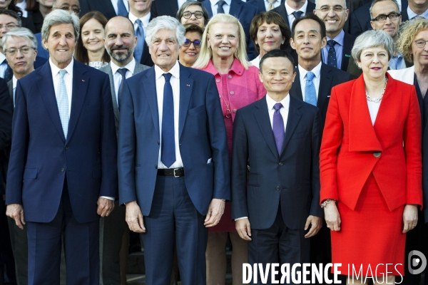 Photo de famille du lancement de l appel de Christchurch à l Elysée.