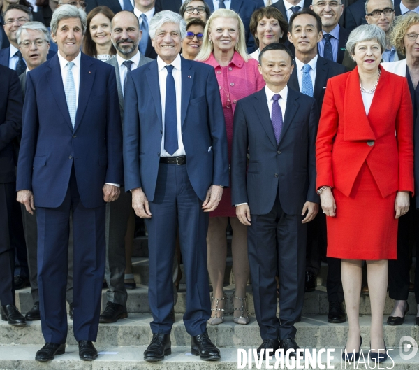 Photo de famille du lancement de l appel de Christchurch à l Elysée.
