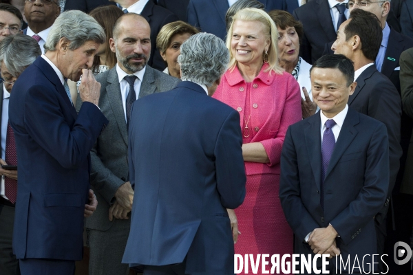 Photo de famille du lancement de l appel de Christchurch à l Elysée.