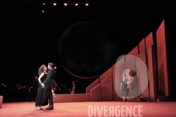 La Tragédie de Carmen / Florent Siaud