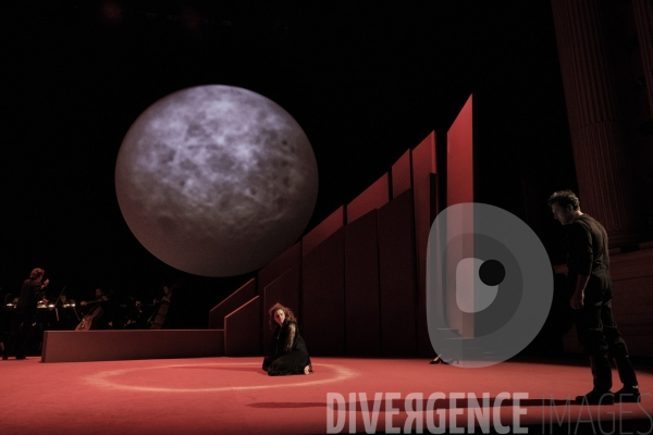 La Tragédie de Carmen / Florent Siaud