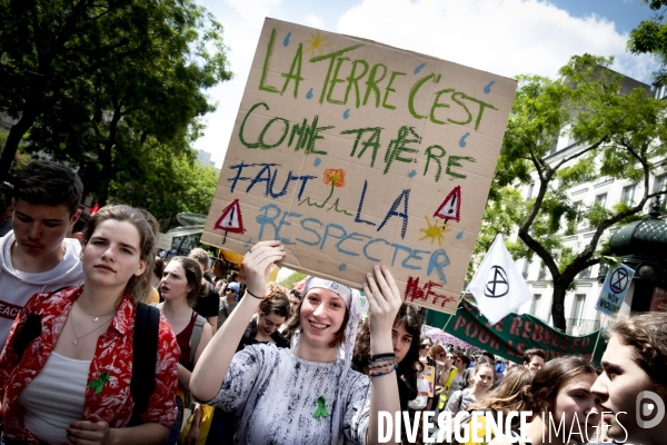 Les ados dans la rue pour la planète