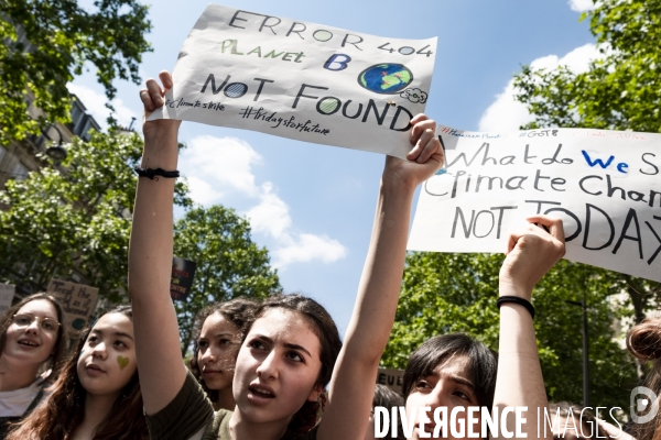 Les ados dans la rue pour la planète