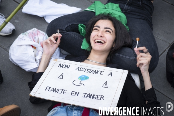 Les ados dans la rue pour la planète