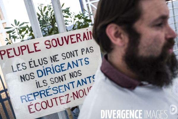 Mobilisation pour contester la fermeture de plusieurs maternités.