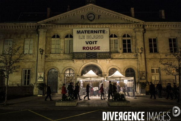 Mobilisation pour contester la fermeture de plusieurs maternités.