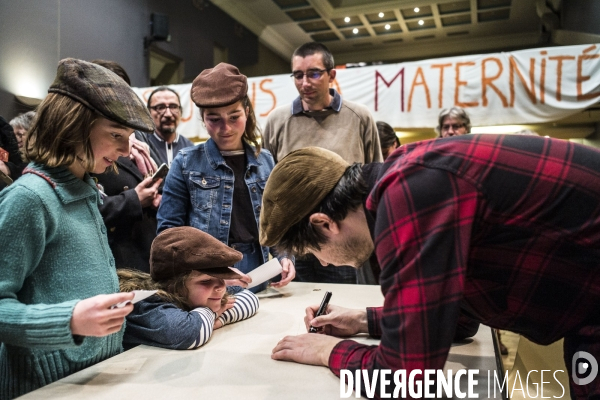 Mobilisation pour contester la fermeture de plusieurs maternités.