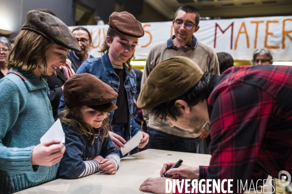 Mobilisation pour contester la fermeture de plusieurs maternités.