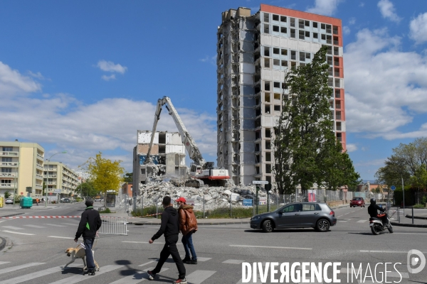 Programme national de renouvellement urbain demolition de la tour Plein Ciel à Valence