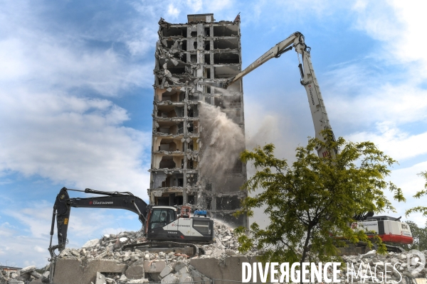 Programme national de renouvellement urbain demolition de la tour Plein Ciel à Valence