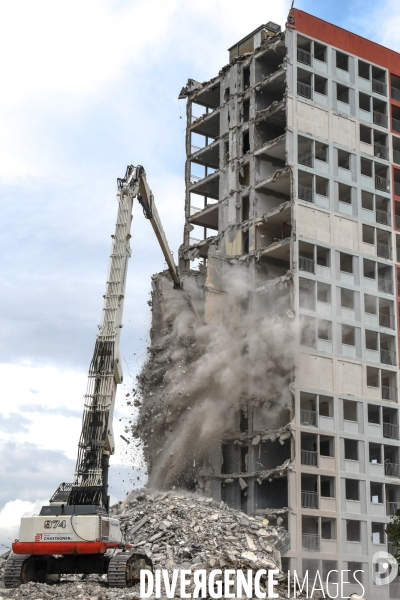 Programme national de renouvellement urbain demolition de la tour Plein Ciel à Valence