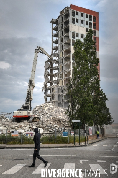 Programme national de renouvellement urbain demolition de la tour Plein Ciel à Valence