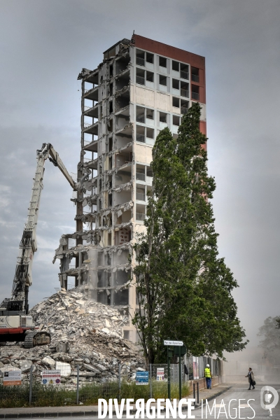 Programme national de renouvellement urbain demolition de la tour Plein Ciel à Valence