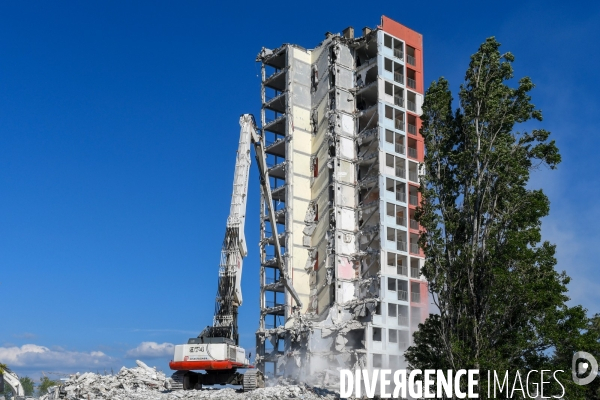 Programme national de renouvellement urbain demolition de la tour Plein Ciel à Valence