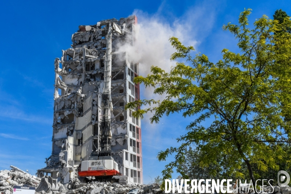 Programme national de renouvellement urbain demolition de la tour Plein Ciel à Valence