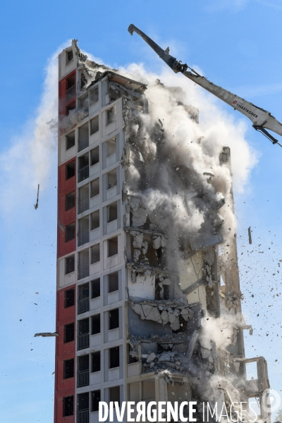 Programme national de renouvellement urbain demolition de la tour Plein Ciel à Valence