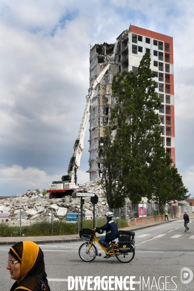 Programme national de renouvellement urbain demolition de la tour Plein Ciel à Valence