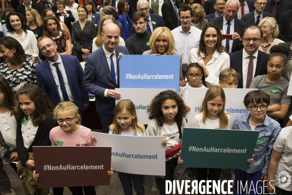 Remise du prix du concours   Non au Harcelement  