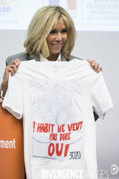 Remise du prix du concours   Non au Harcelement  