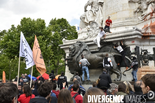 Action Boucherie Abolition, des militants animalists dénoncent l exploitation des animaux. Animals rights.