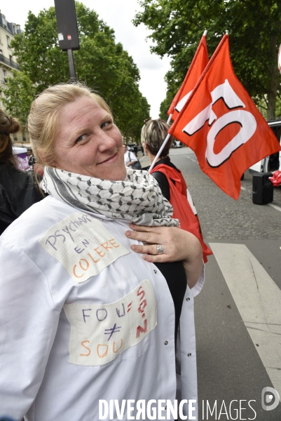 Greve nationale des hopitaux  il y a urgence , rassemblement pour la défense de l hopital public.