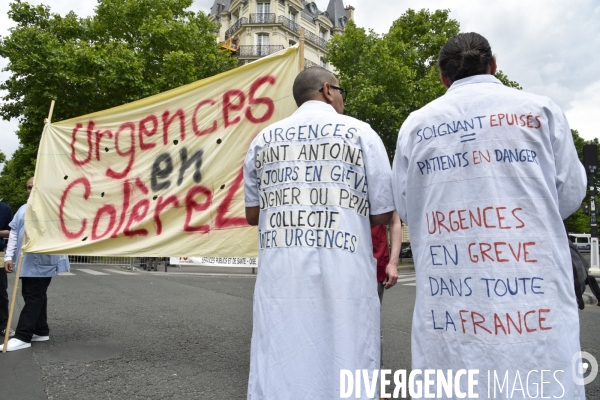 Greve nationale des hopitaux  il y a urgence , rassemblement pour la défense de l hopital public.