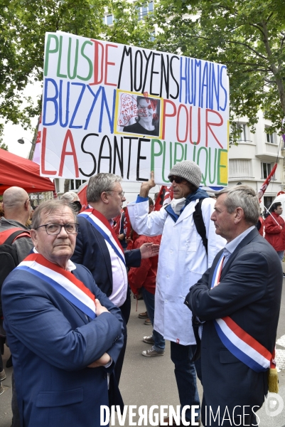 Greve nationale des hopitaux  il y a urgence , rassemblement pour la défense de l hopital public.