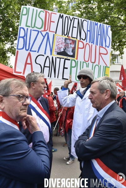 Greve nationale des hopitaux  il y a urgence , rassemblement pour la défense de l hopital public.