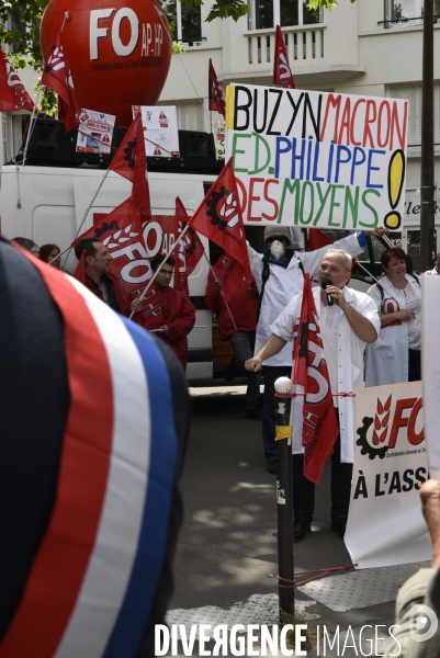 Greve nationale des hopitaux  il y a urgence , rassemblement pour la défense de l hopital public.