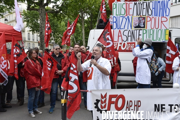 Greve nationale des hopitaux  il y a urgence , rassemblement pour la défense de l hopital public.