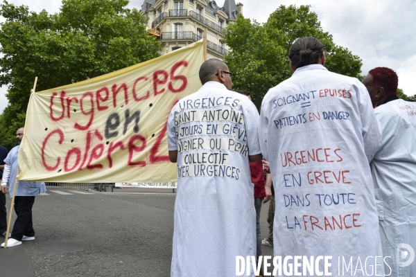 Greve nationale des hopitaux  il y a urgence , rassemblement pour la défense de l hopital public.