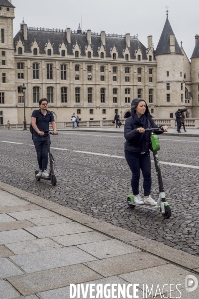 Trottinettes à Paris